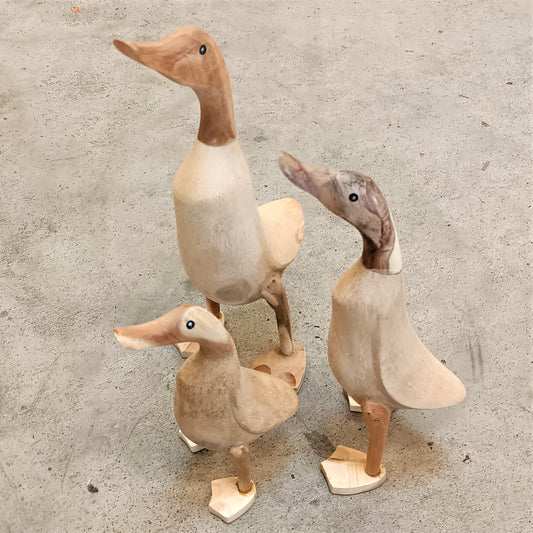 Handgefertigte Enten aus Bambuswurzel