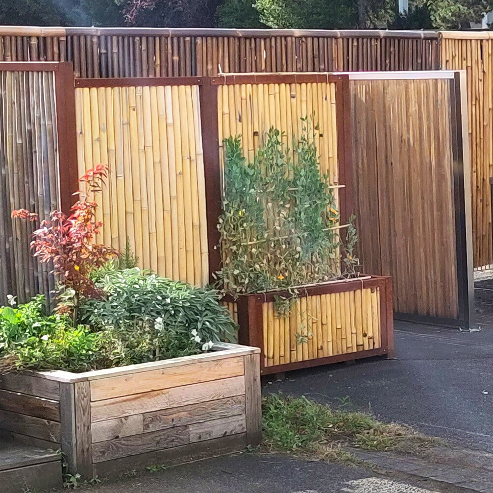 Sichtschutz-Hochbeet-Kombination integriert in unser Sichtschutzsystem.