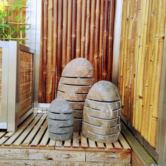 Steinlampen in drei unterschiedlichen Größen.