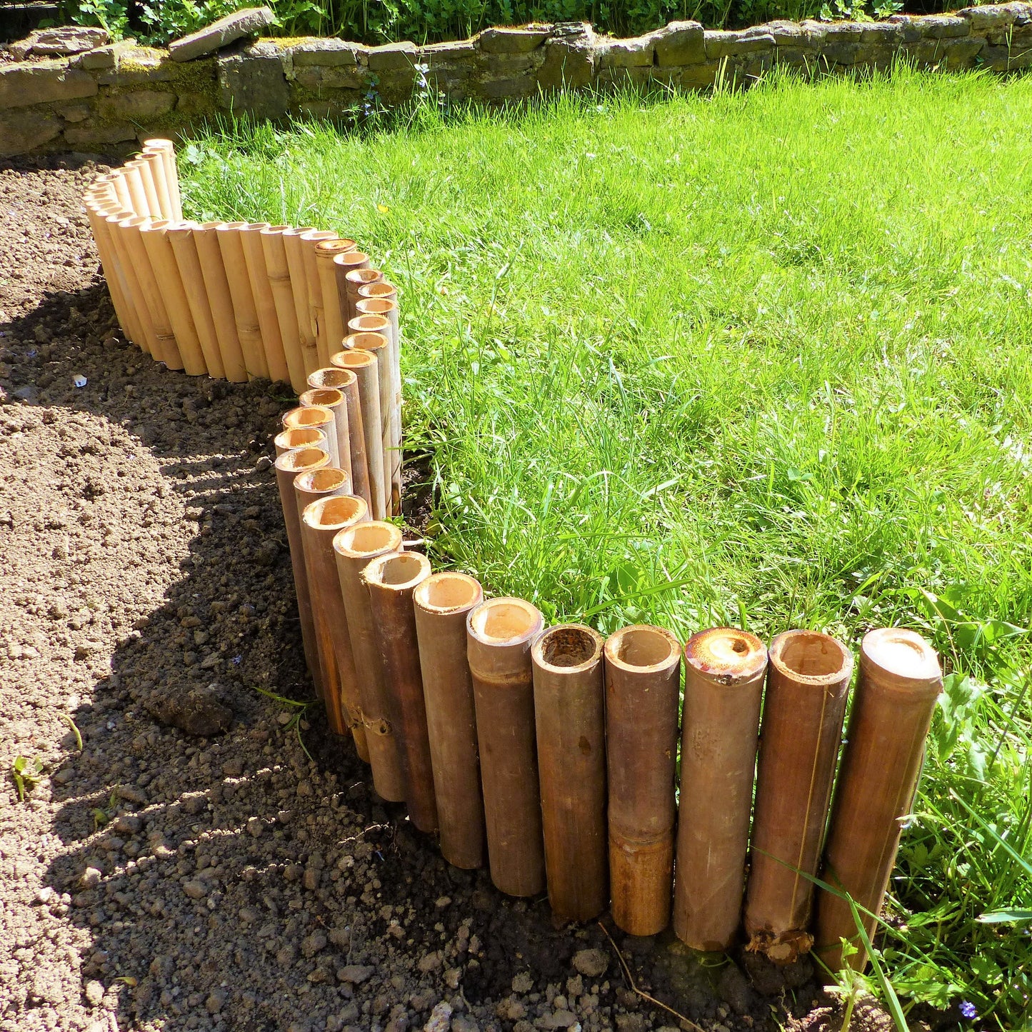 Bordure de lit flexible en cannes de bambou légères
