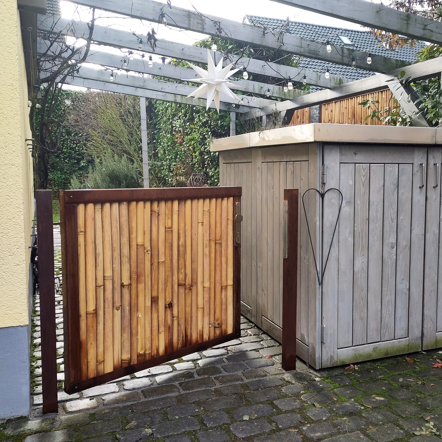 Portail / porte en acier corten - poteau 80 x 80 mm - bambou clair