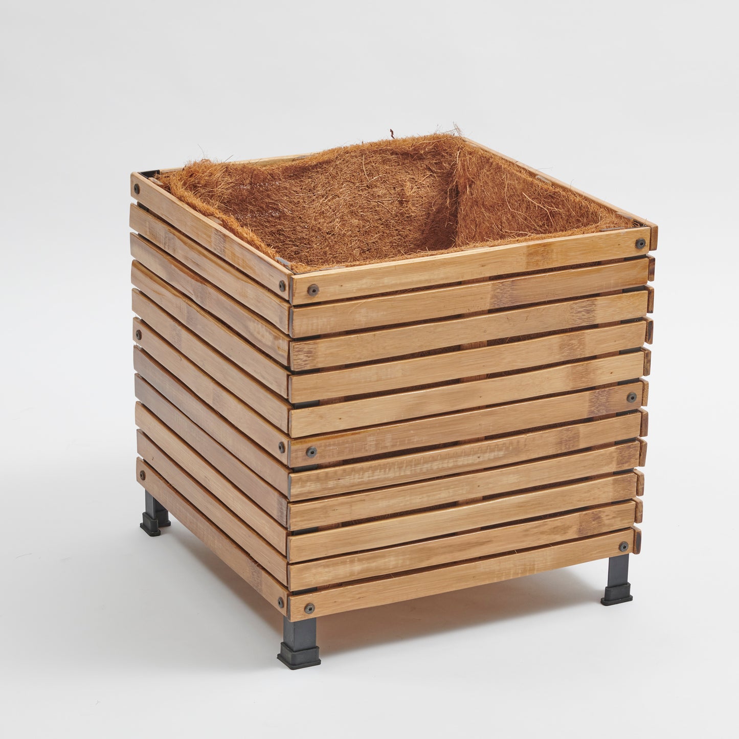 Pflanzkübel aus Bambusholz mit frostdämmender Kokosnaturlatexmatte