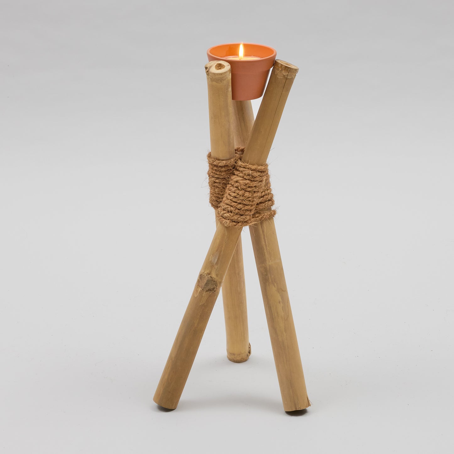 Bambusständer Tripod aus Bambusrohren mit Kokosfaserbindung