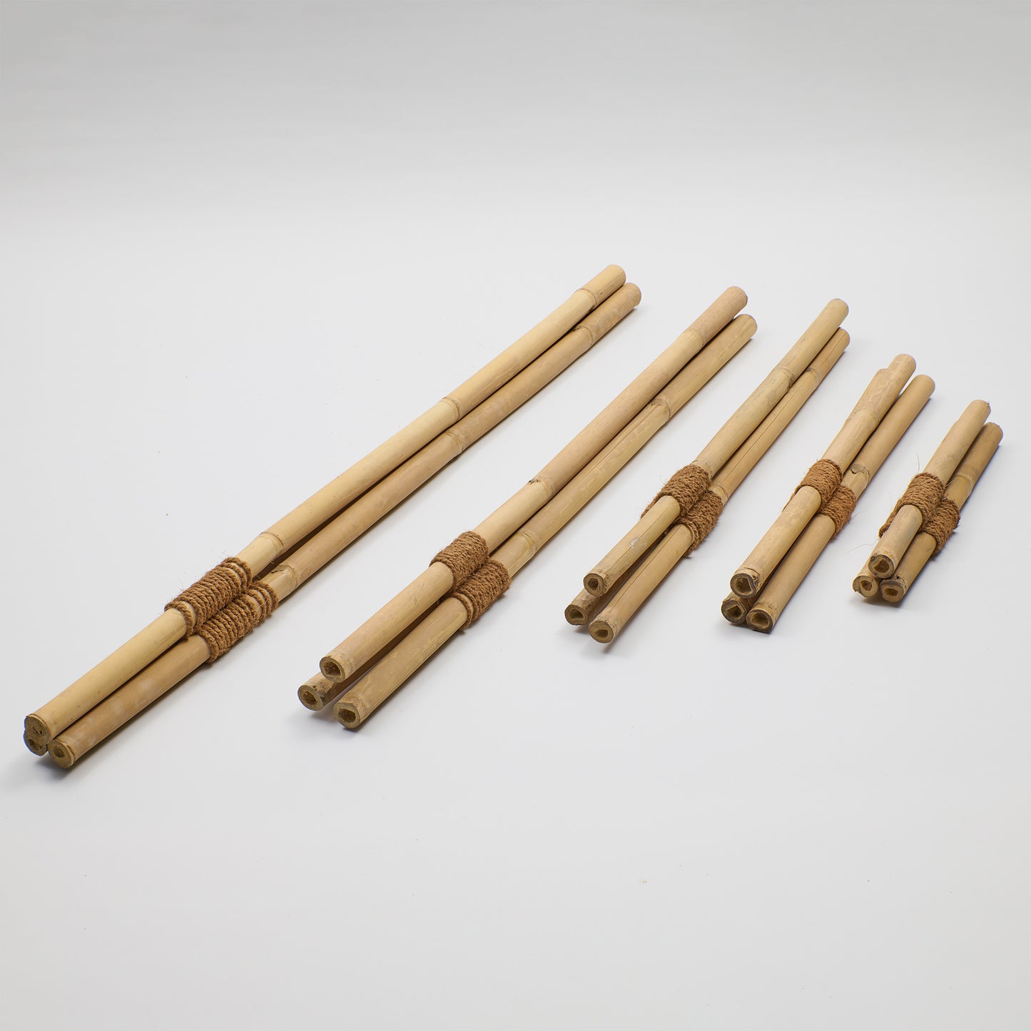 Bambusständer Tripod aus Bambusrohren mit Kokosfaserbindung