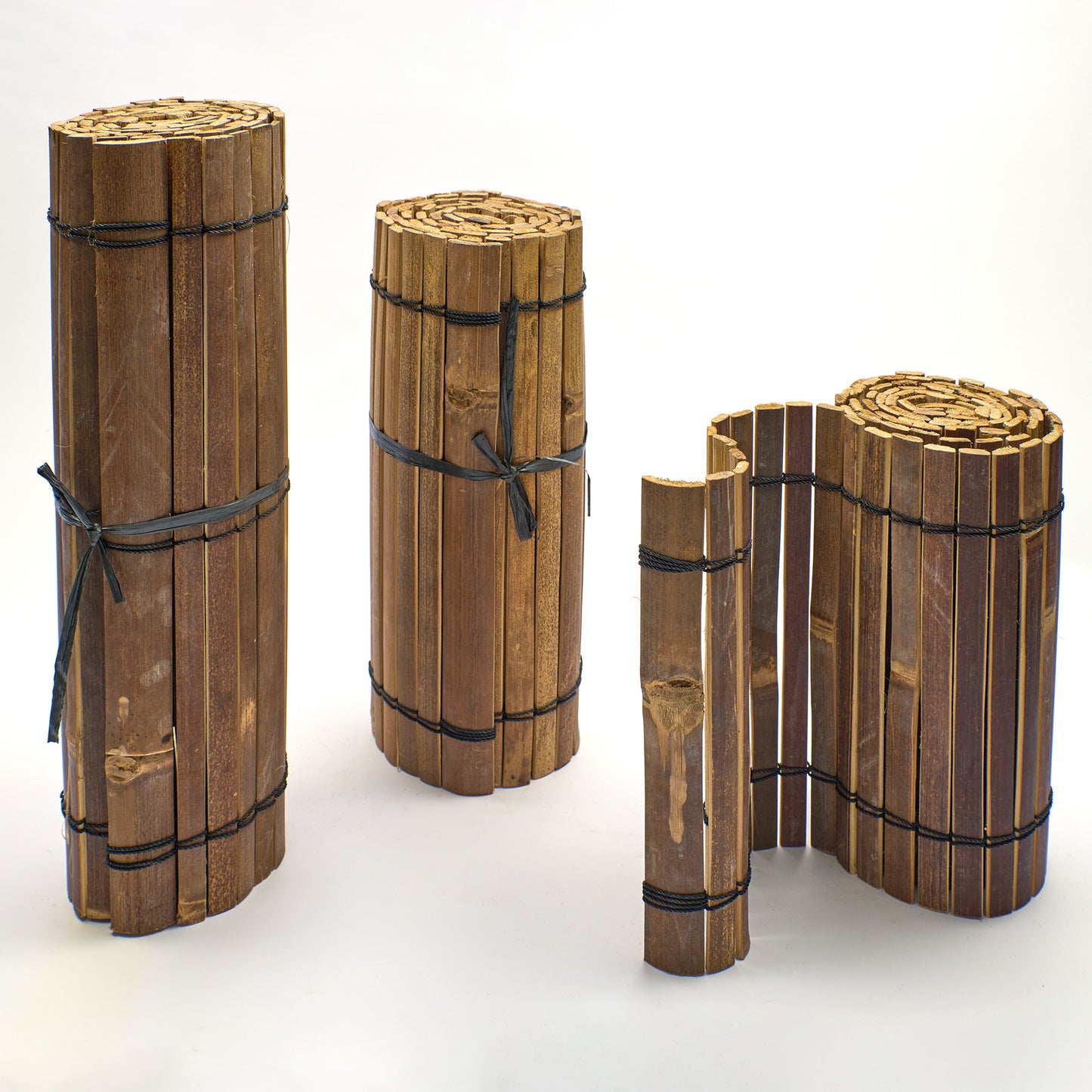 Dunkle filigrane Bambusmatte