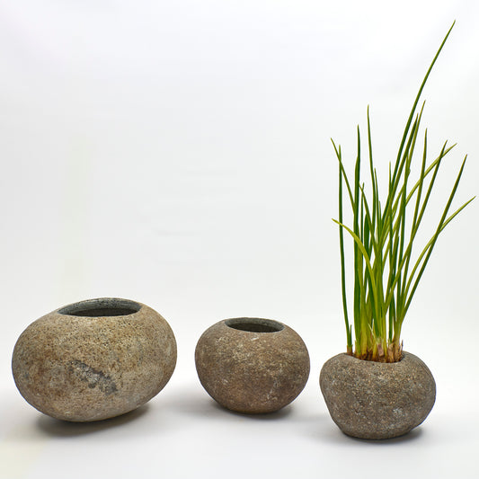 Cache-pot en pierre de rivière