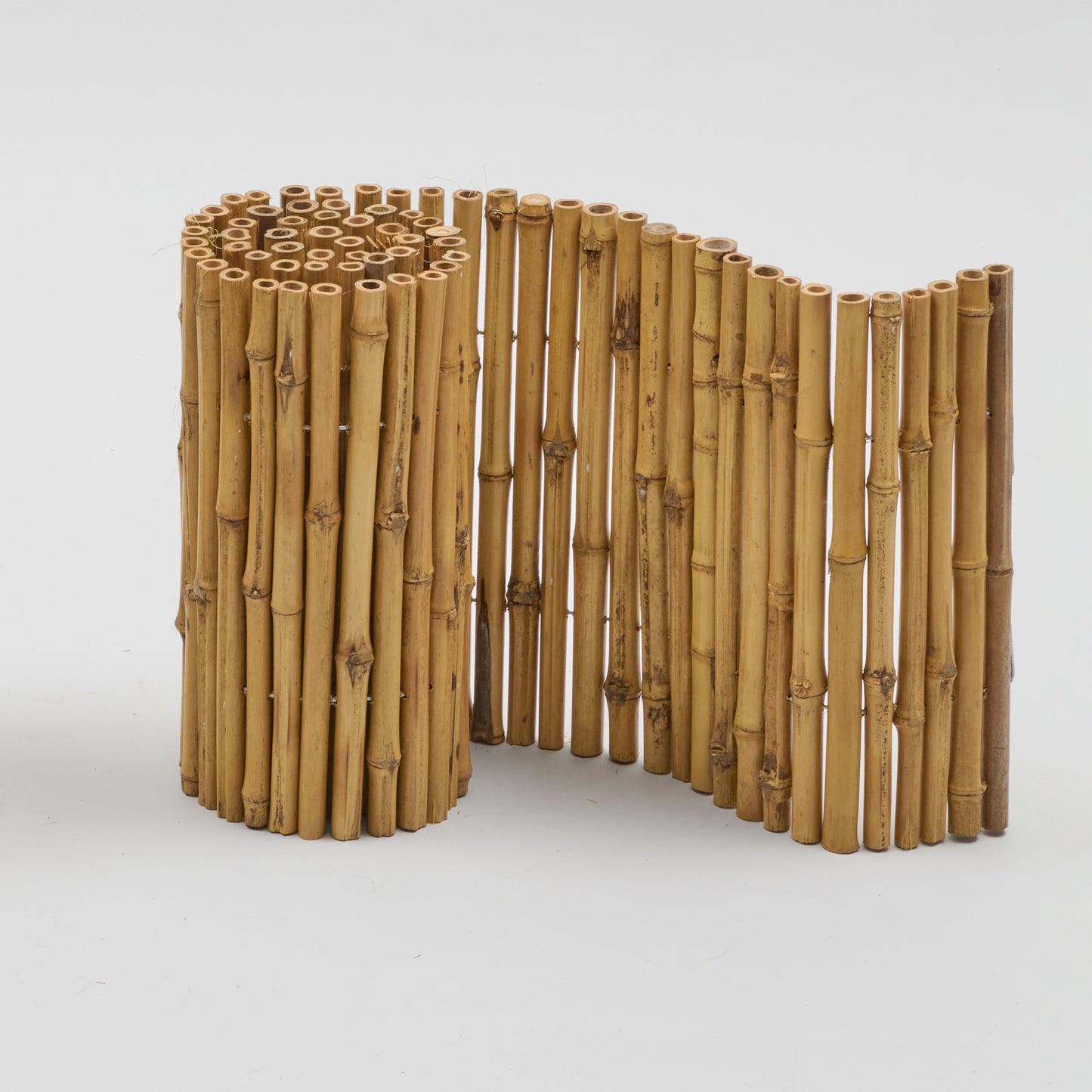 Flexible Beeteinfassung aus Bambusrohr, mit 1–2 cm Rohrdurchmesser