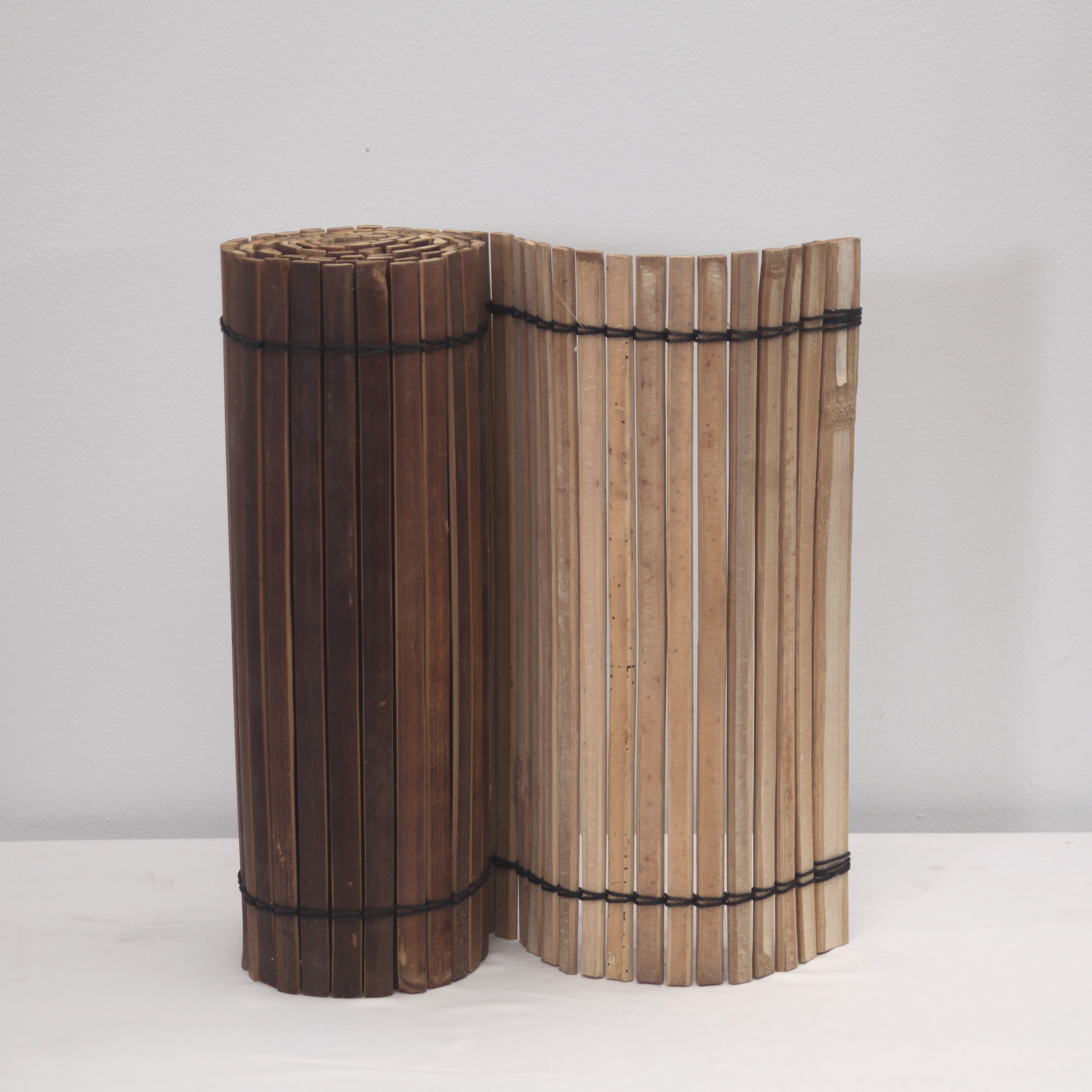 Vorder- und Rückseite Matte aus Bambusleisten