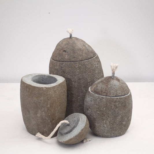 Öllampe aus Naturstein in drei unterschiedlichen Größen.
