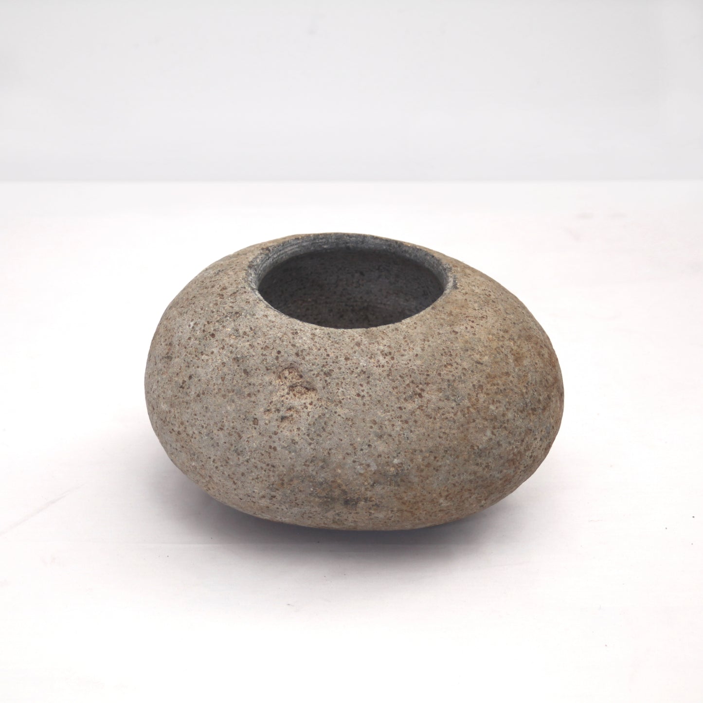 Blumentopf aus Stein