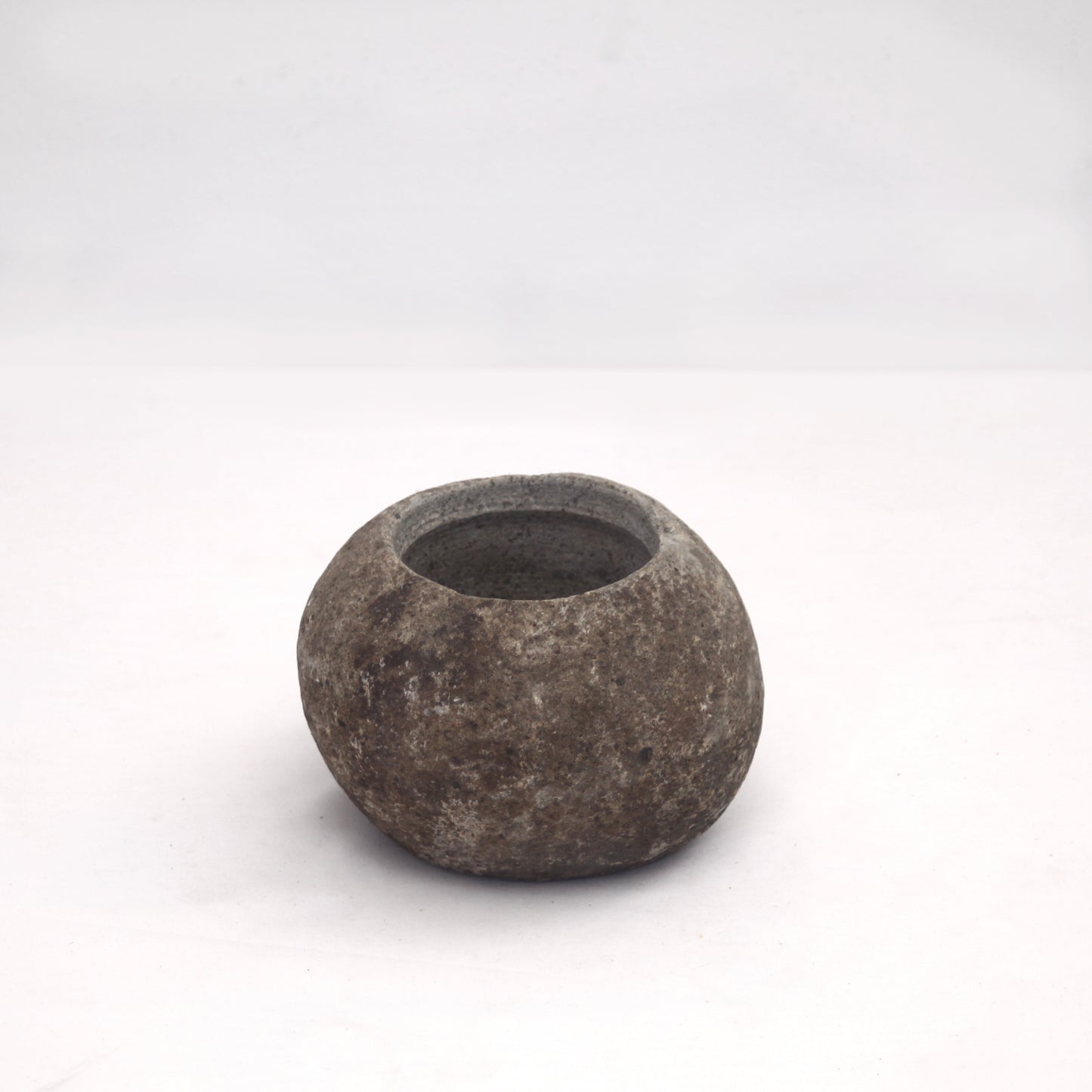 Blumentopf aus Stein