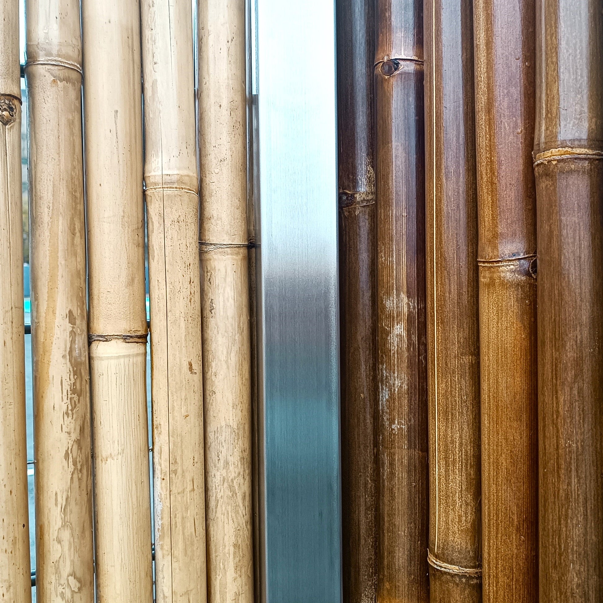 Detailfoto - Edlestahl in Kombination mit hellem und dunklem Bambus